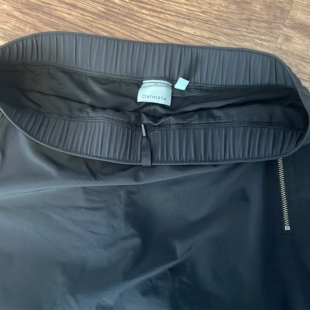 Black Athleta skort with side zipper pockets. - Picture 4 of 6